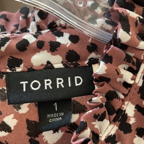 Torrid Sleeveless Ruffle Neck Top Mauve with Black White pattern 1X 14/16 - Picture 4 of 6